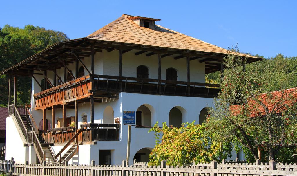 Casa Cartianu Hotell Târgu Jiu Exteriör bild